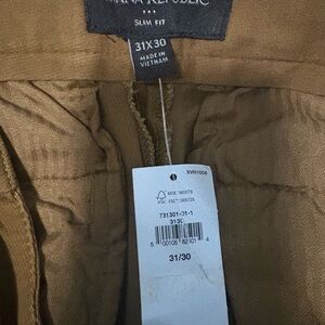 Banana Republic Slim Fit Khaki Pants. NEW with tags. 31x30